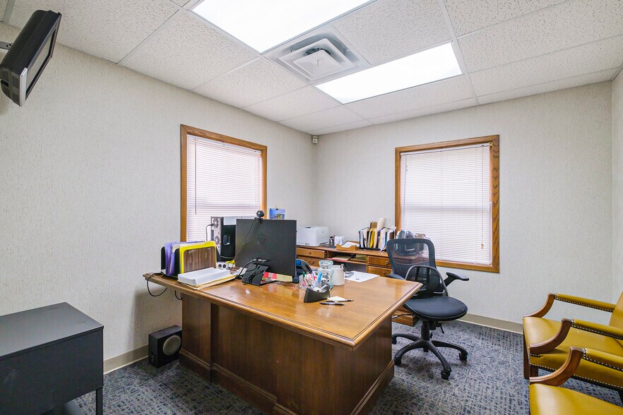 More Photos Of 1063 W Hill Rd, Flint Medical For Sale