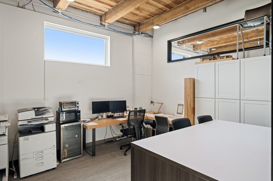 More Photos Of 1153 SE 16th Ave, Minneapolis Coworking Space