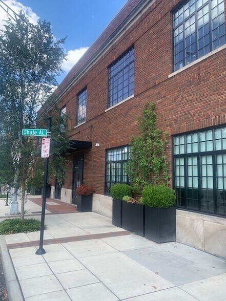 More Photos Of 1208-1216 Central Pky, Cincinnati Office For Lease