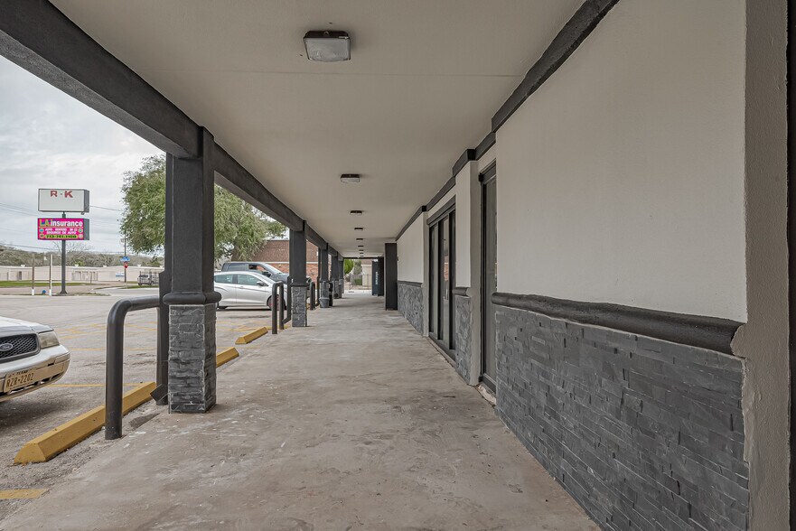 More Photos Of 2005 Ward Rd, Baytown General Retail For Sale