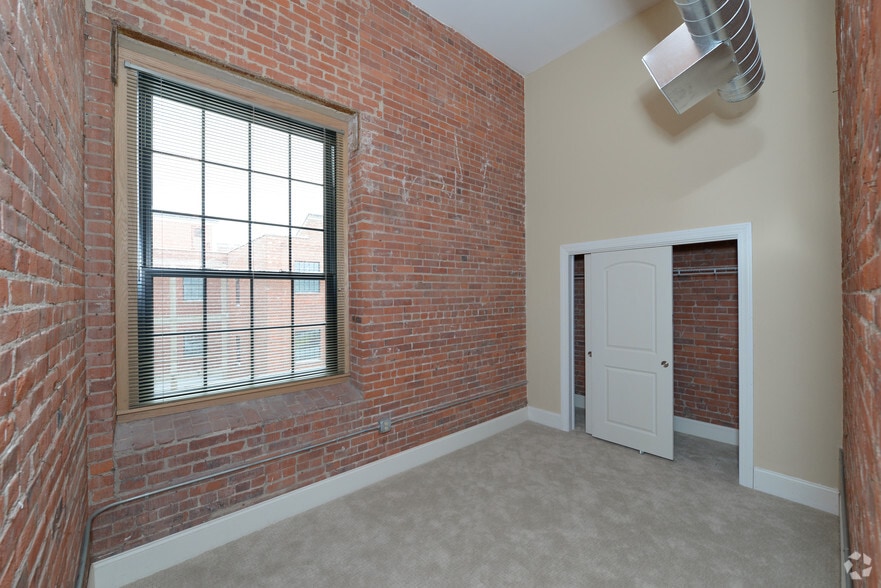 More Photos Of 12 Eagle St, Providence Apartments For Lease