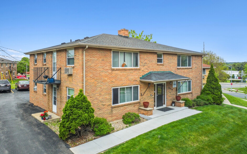 More Photos Of 1109 Catalpa Cir, Madison Multifamily For Sale