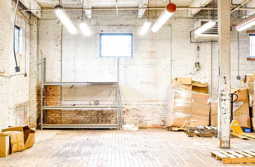 More Photos Of 2 Aspen Pl, Passaic Showroom For Lease