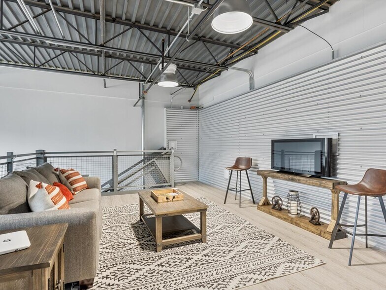 More Photos Of 6701 Dominion Garages Ave, Woodford Specialty For Sale