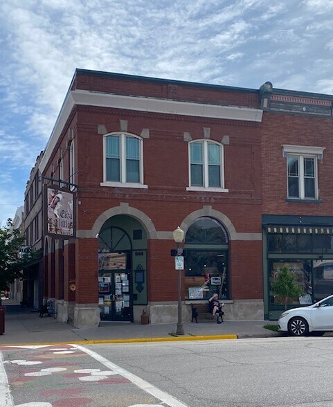 More Photos Of 944 Main St, Evanston Storefront Retail Office For Lease