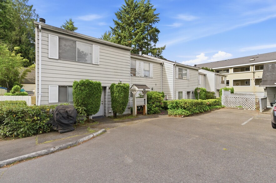 More Photos Of 1527 NE 150th St, Seattle Apartments For Sale