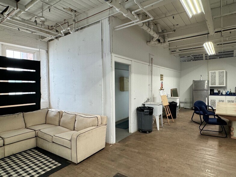 More Photos Of 302 N Water St, Newburgh Specialty For Lease