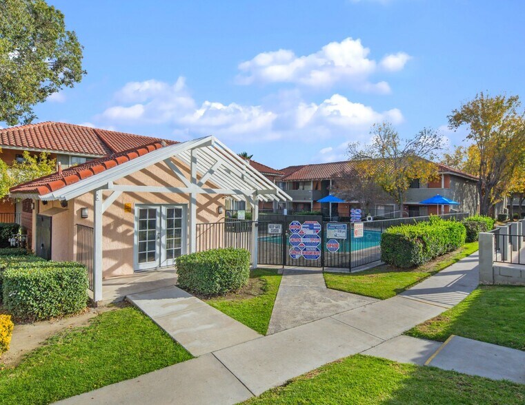 Primary Photo Of 1531 W Rialto Ave, Fontana Apartments For Sale