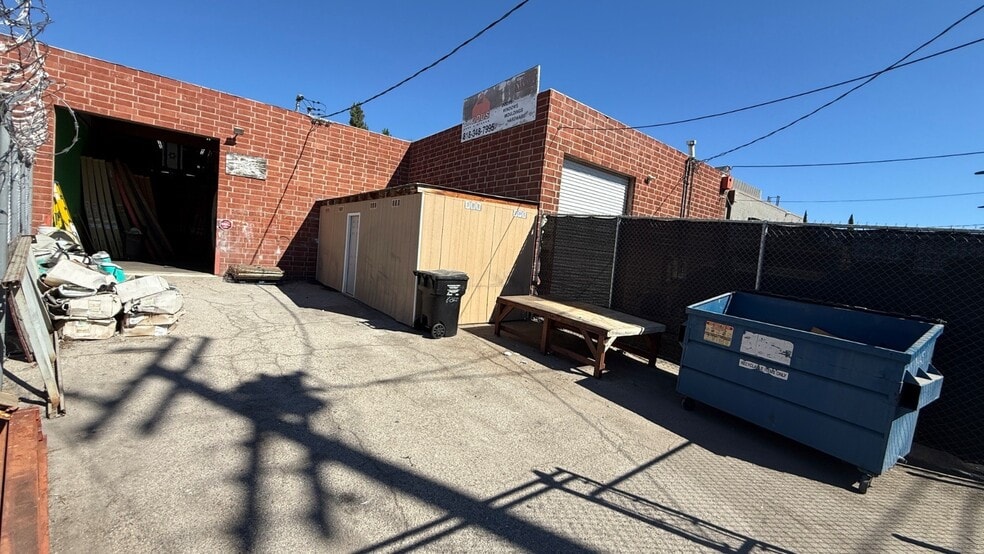 More Photos Of 8223-8227 Remmet Ave, Canoga Park Warehouse For Lease