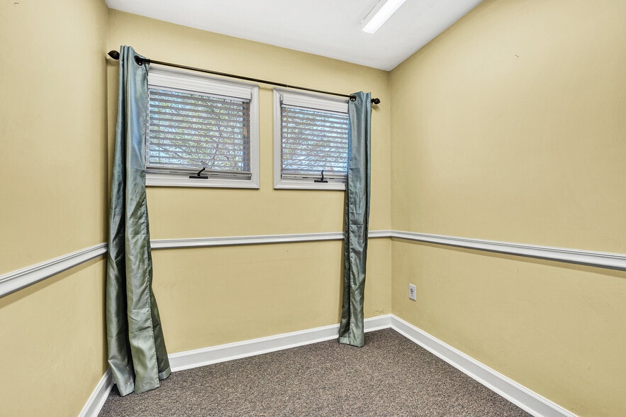 More Photos Of 5034 Williamson Rd NW, Roanoke Office For Lease