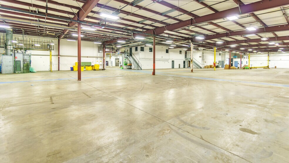More Photos Of 150 Coldenham Rd, Walden Warehouse For Sale