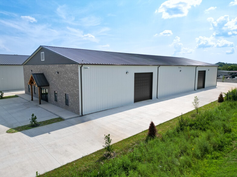 More Photos Of 100 Industrial Dr, Clarksville Warehouse For Lease