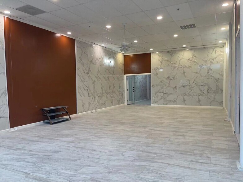 More Photos Of 6140 N Sam Houston Pky W, Houston Office For Lease