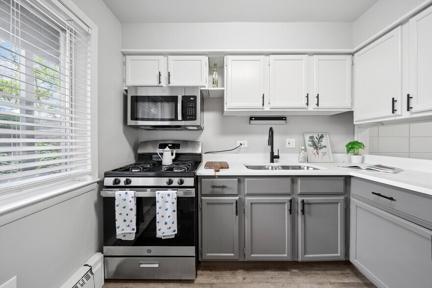 More Photos Of 211 N Lincolnway, North Aurora Apartments For Sale