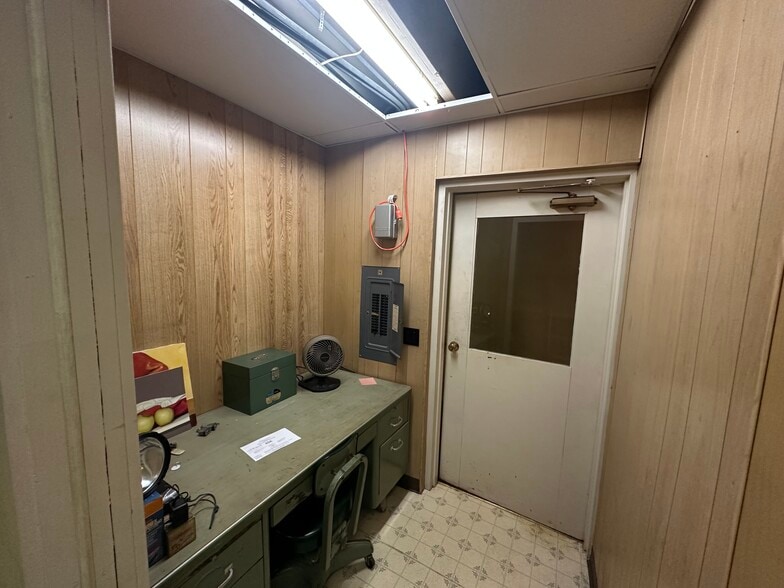 More Photos Of 519 Mill St, Danville General Retail For Sale