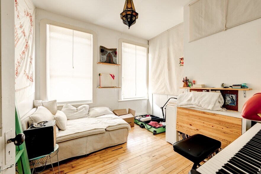 More Photos Of 4545 - 4551 Rue Berri, Montréal Apartments For Sale