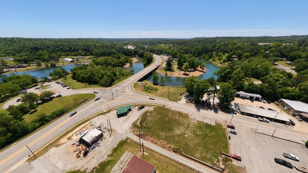 More Photos Of 15 Main St, Mammoth Spring Service Station For Sale