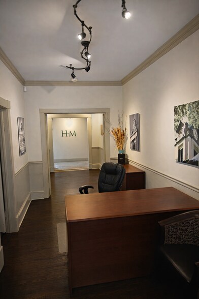 More Photos Of 329 NE Lawrence St, Marietta Medical For Sale