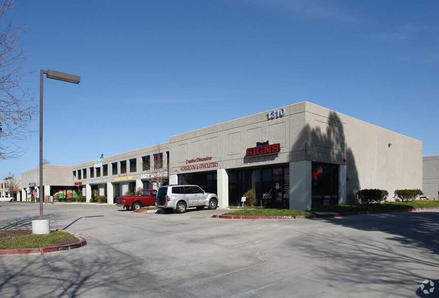 More Photos Of 1334 N Melrose Dr, Vista Unknown For Lease