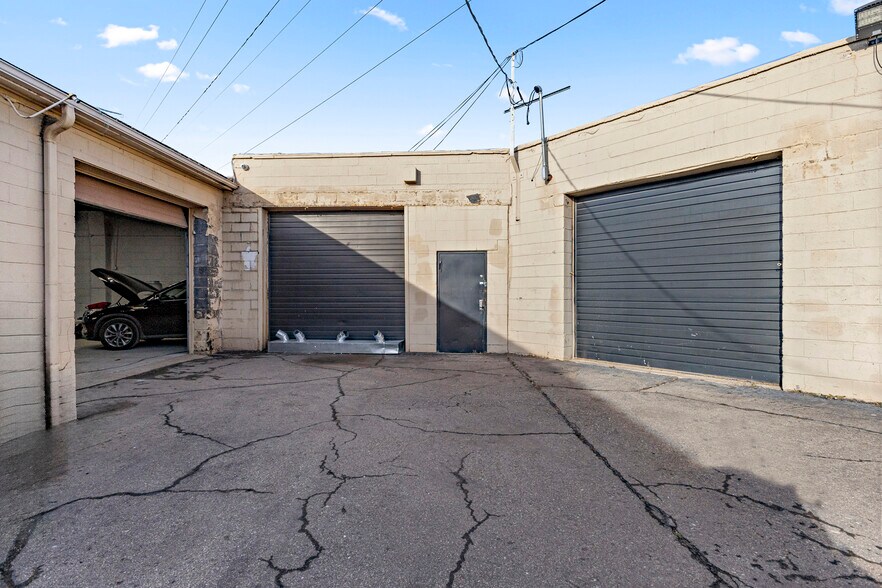 More Photos Of 5420 Oakman Blvd, Dearborn Warehouse For Sale