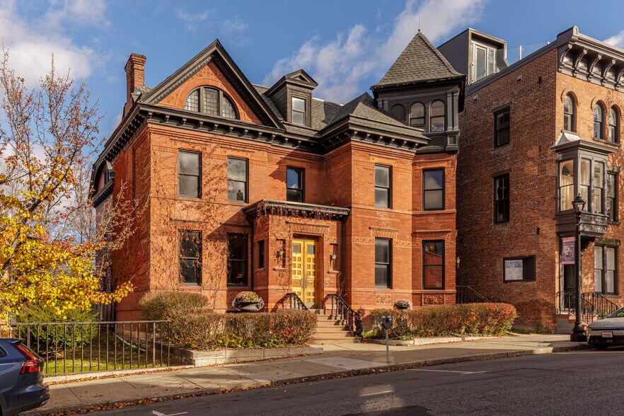 More Photos Of 420 Warren St, Hudson Office For Sale