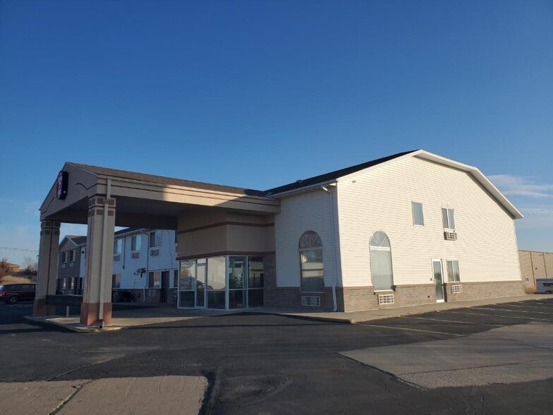 Primary Photo Of 402 N 12th St, Tecumseh Hotel For Sale