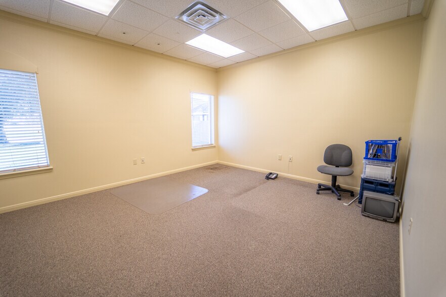 More Photos Of 5103 E Airline Rd, Victoria Office For Lease