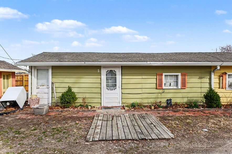 More Photos Of 308 Chestnut St, Silver Lake Apartments For Sale