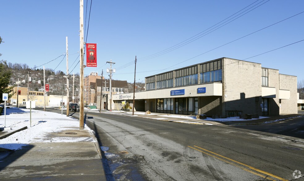 More Photos Of 104-202 Penn Plz, Turtle Creek Storefront Retail Office For Lease