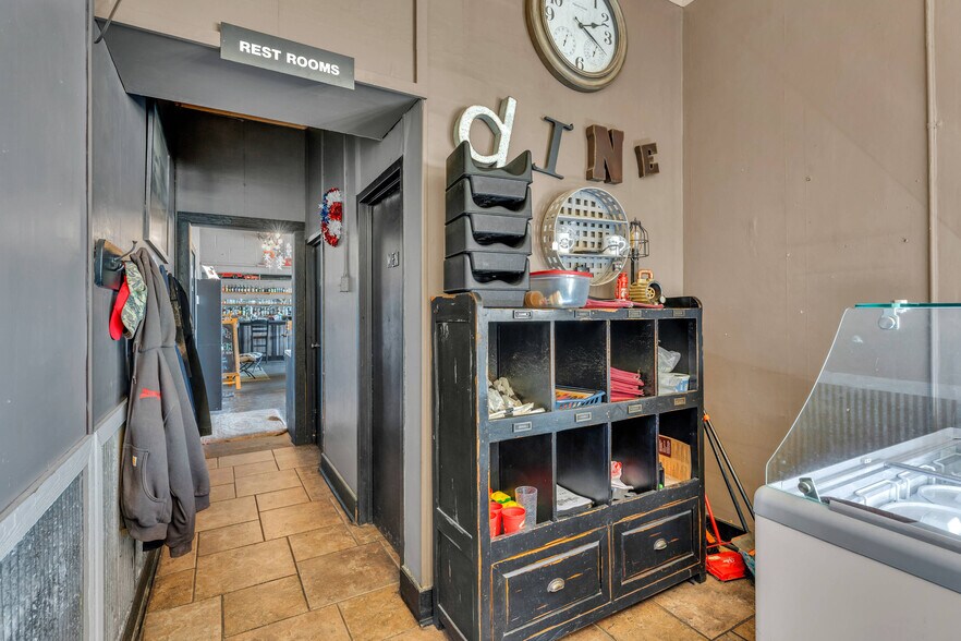 More Photos Of 601 Arizona Ave, Holton General Retail For Sale