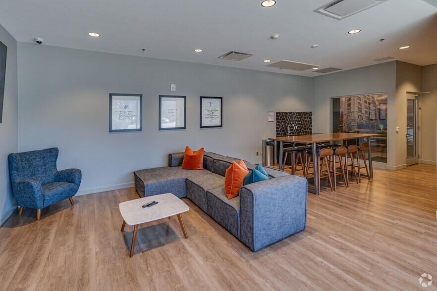 More Photos Of 233 Kennedy St, Winnipeg Apartments For Lease