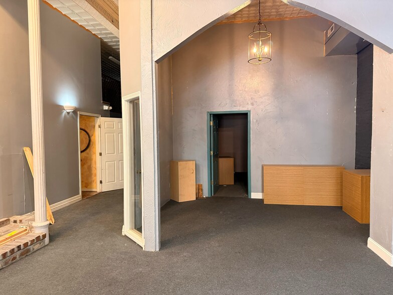 More Photos Of 405-409 S Main St, Joplin Apartments For Lease