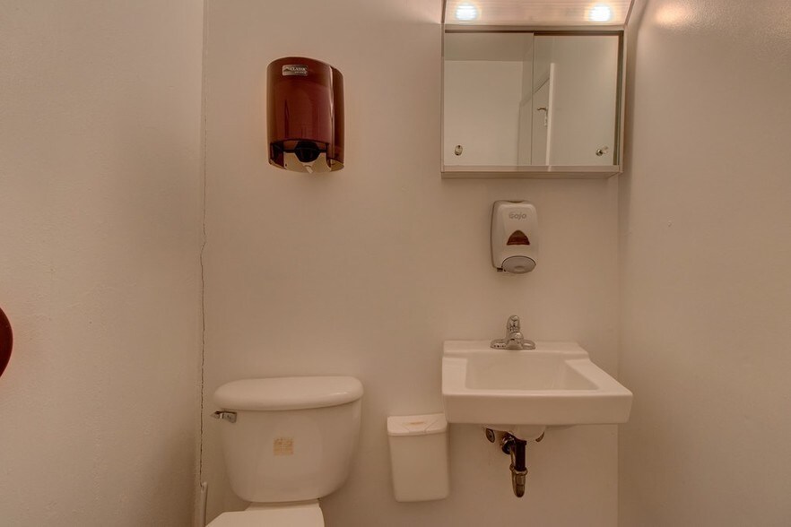 More Photos Of 4311 Appleton Ave NW, Roanoke Office For Lease