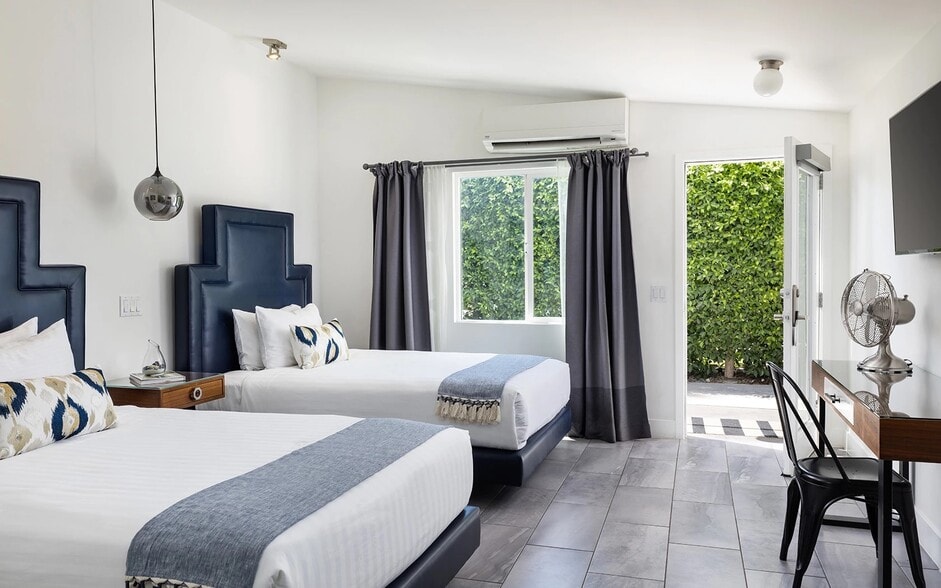 More Photos Of 2135 N Palm Canyon Dr, Palm Springs Hotel For Sale