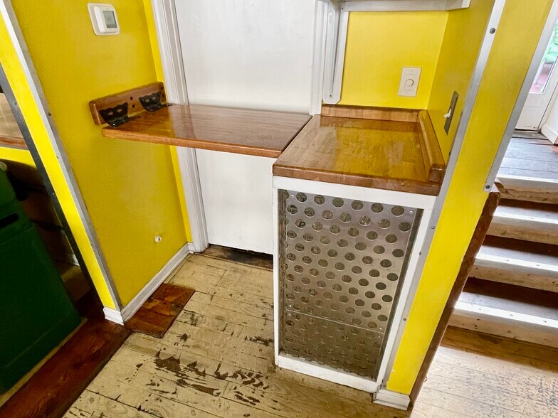 More Photos Of 314 William St, Fredericksburg Storefront For Lease