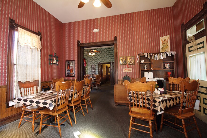 More Photos Of 814 Water St, Waxahachie Restaurant For Sale