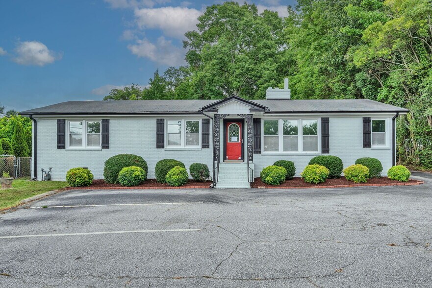 Primary Photo Of 1 Elizabeth Dr, Greenville Freestanding For Sale