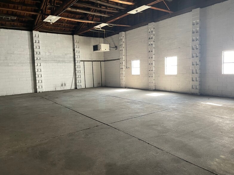 More Photos Of 40 W Monroe St, Latrobe Warehouse For Lease