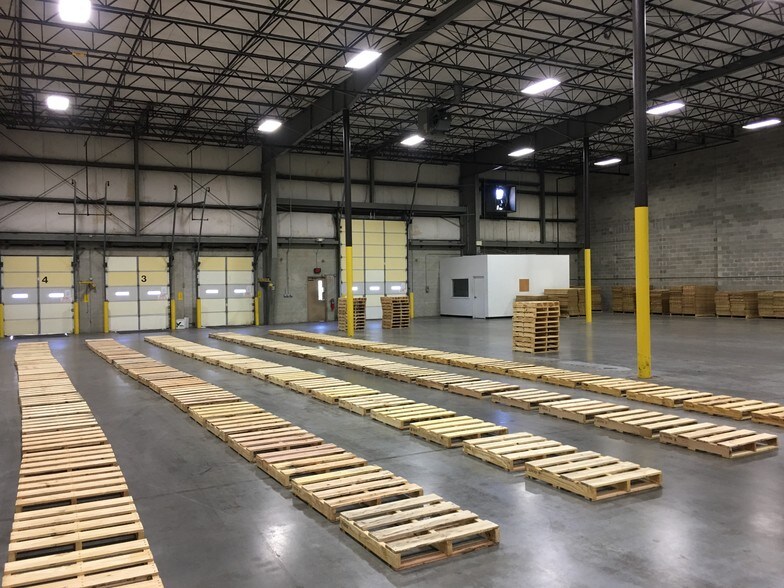 More Photos Of 5601-5699 Eastport Blvd, Richmond Distribution For Lease