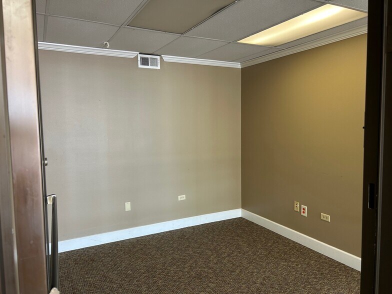 More Photos Of 704 E Madison Ave, Bastrop Serviced Offices For Sale