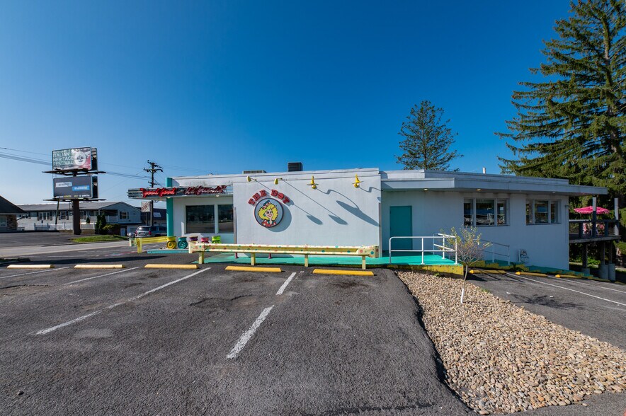 More Photos Of 1111 Fairmont Ave, Fairmont Restaurant For Sale