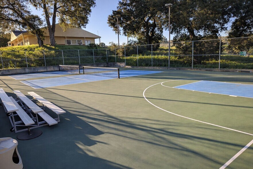 More Photos Of 3610 El Camino Real, Atascadero Sports And Entertainment For Sale