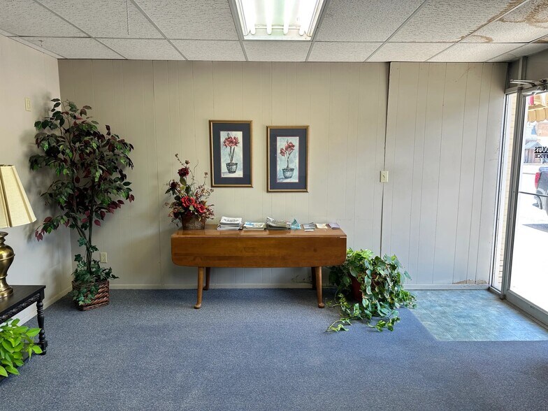 More Photos Of 410 N 1st St, Haskell Office For Sale