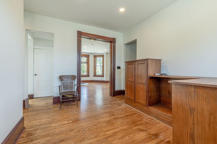 More Photos Of 1303 11th St, Monroe Storefront Retail Office For Lease