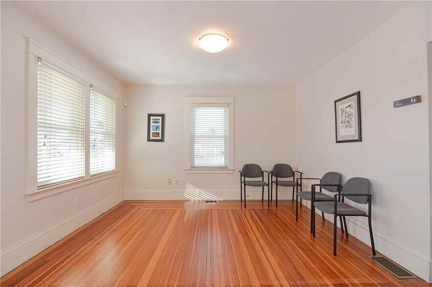 More Photos Of 468 Warren Ave, East Providence Medical For Sale