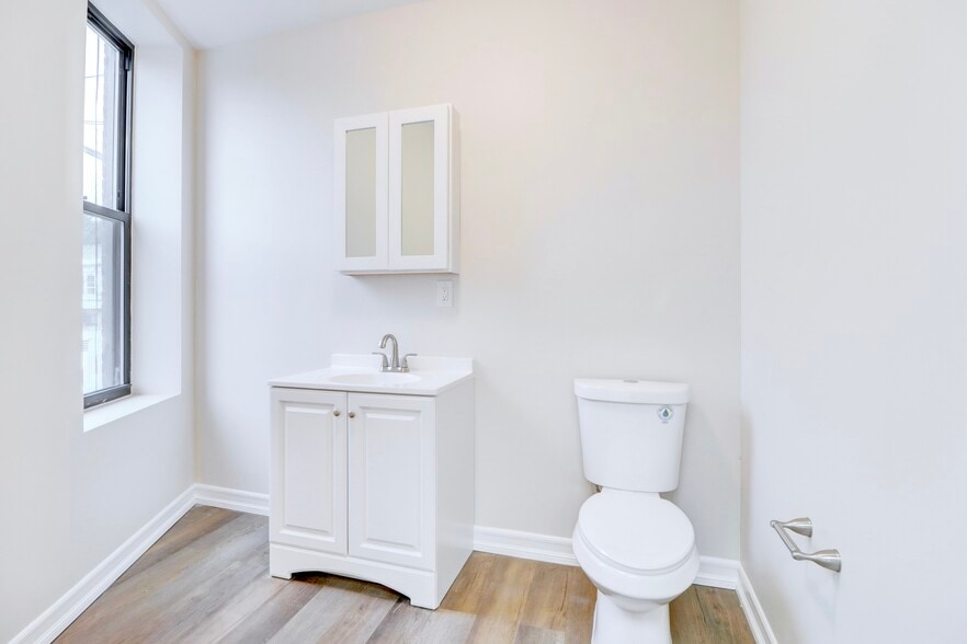 More Photos Of 7416 Cypress Hills St, Glendale Manufacturing For Sale