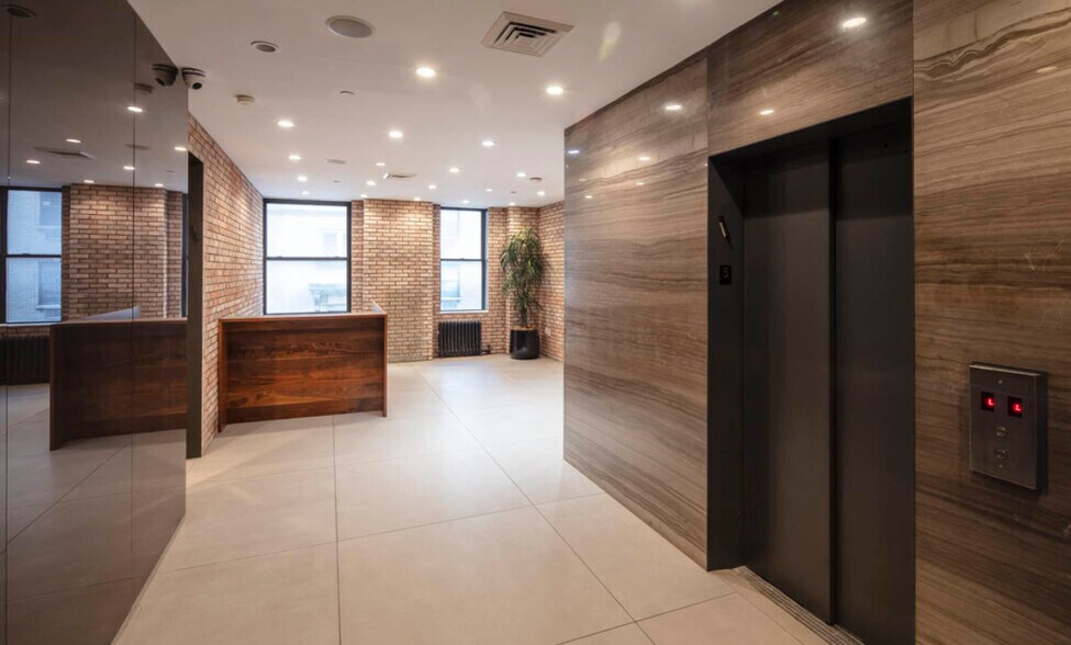 More Photos Of 32 W 39th St, New York Loft Creative Space For Lease