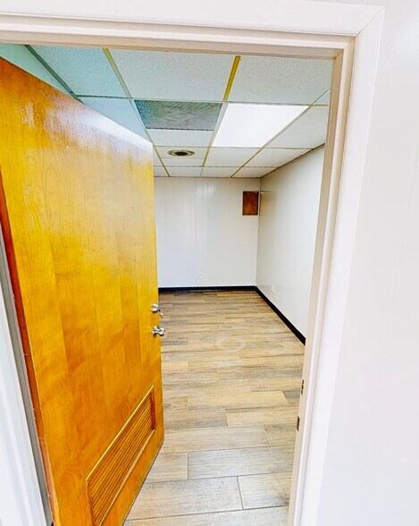 More Photos Of 1305 W Jackson Ave, Pasadena Manufacturing For Sale