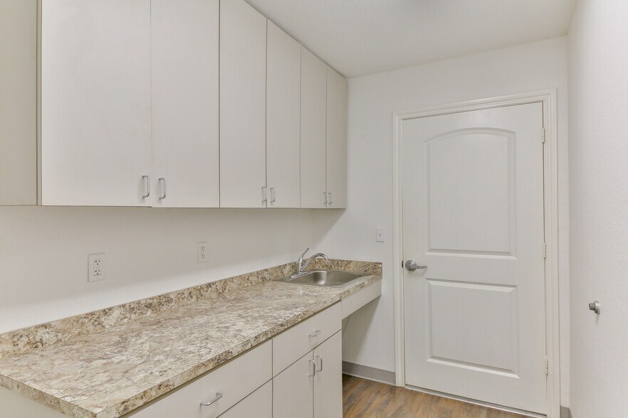 More Photos Of 423 S 8th St, La Porte Distribution For Lease