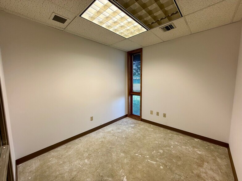 More Photos Of 321 S Blanchard St, Findlay Office For Sale